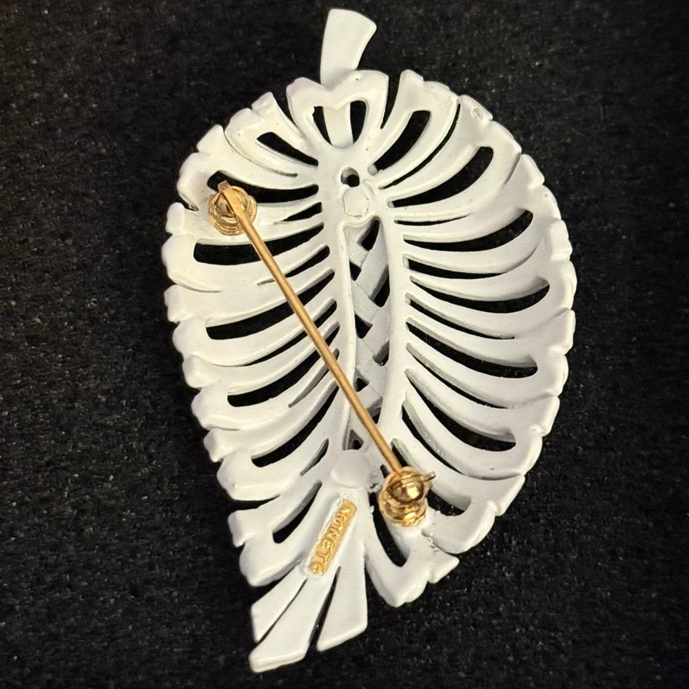 Vintage Monet White Enamel Leaf Brooch 60s-70s Openwork Design‎